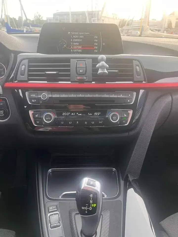 Gebraucht BMW 320 Sport Line 190 PS (139 kW) 2016 Schwarz Kombi