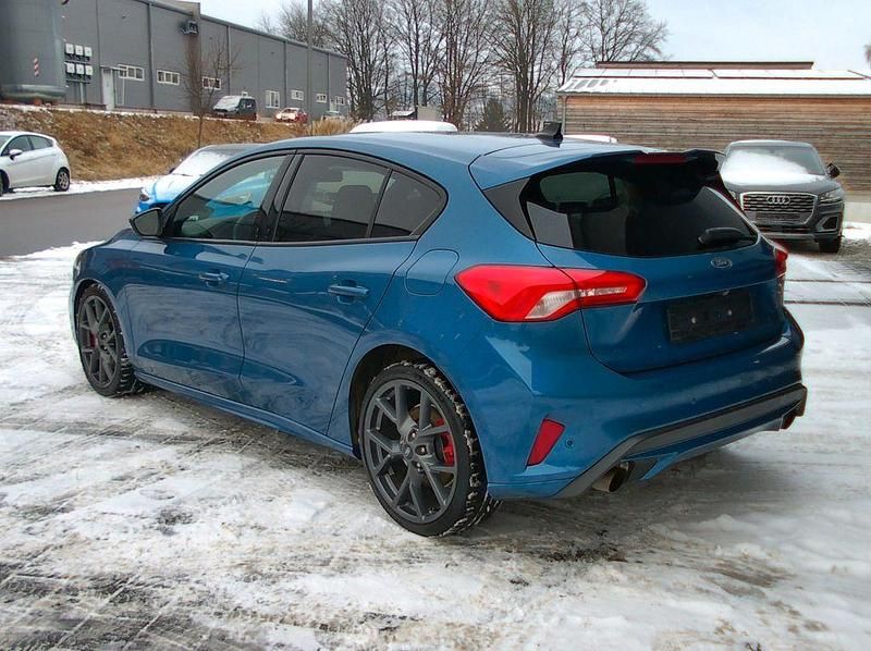 Second-hand Ford Focus ST 280 CP (205 kW) 2021 Albastru Berlinǎ