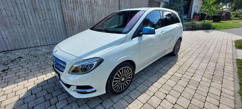 Gebraucht 2017 Mercedes B250e Van / Kleinbus | 9.700 € - Bild 1/4