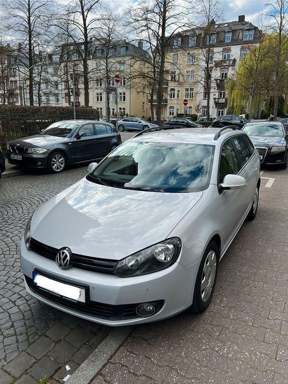Silber Gebraucht 2014 VW Golf VII Kombi | 6.999 € (Guter Preis) - Bild 1/4