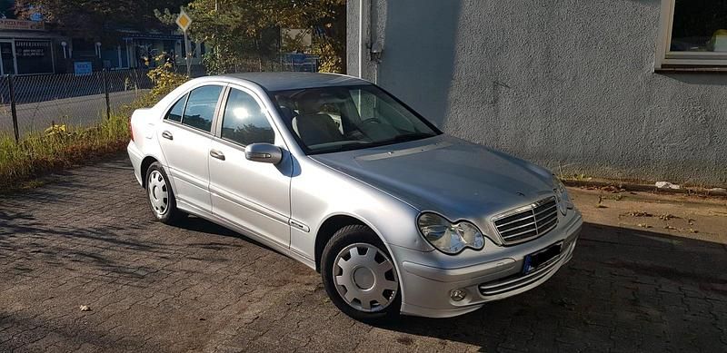 Silber Gebraucht 2006 Mercedes C180 Limousine | 3.149 € (Guter Preis) - Bild 1/4