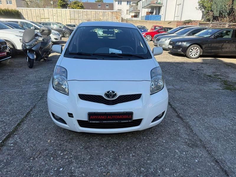 Gebraucht Toyota Yaris Edition 99 PS (72 kW) 2011 Weiß Kleinwagen
