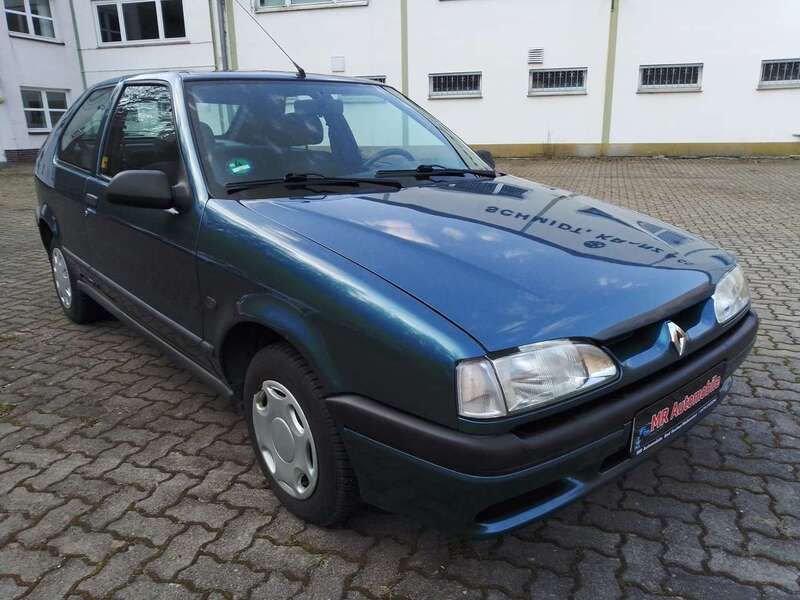 Blau Gebraucht 1995 Renault 19 Limousine | 3.500 € - Bild 1/4