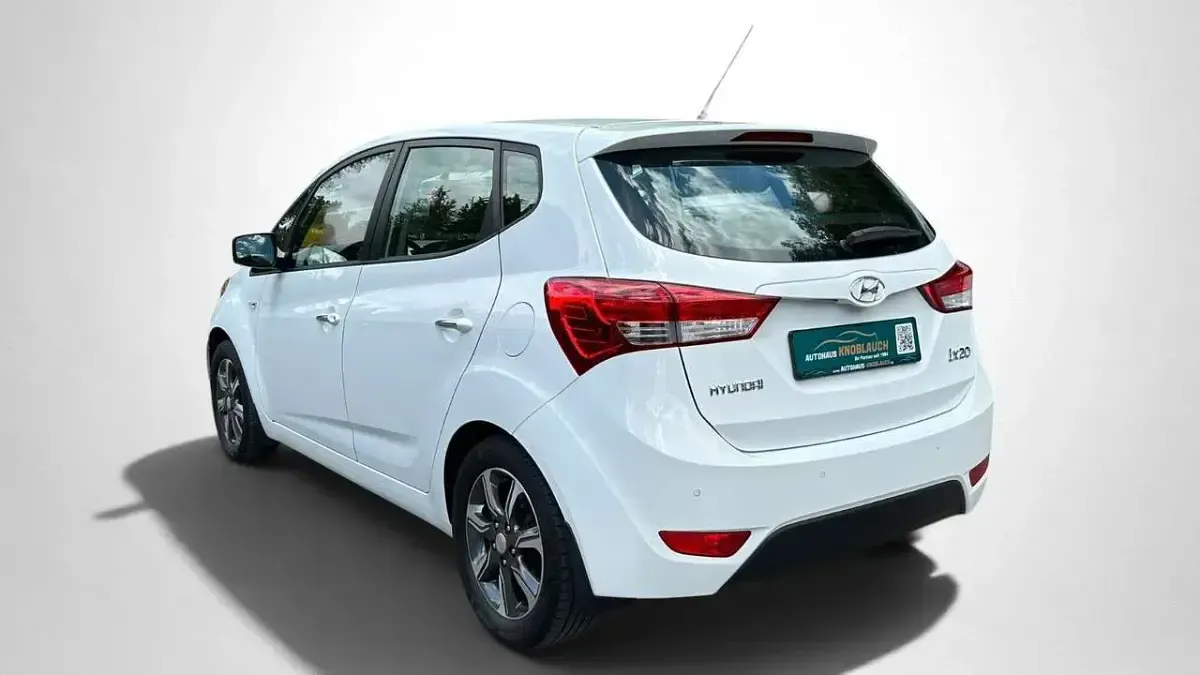 Gebraucht Hyundai ix20 90 PS (66 kW) 2019 Weiß Kleinwagen