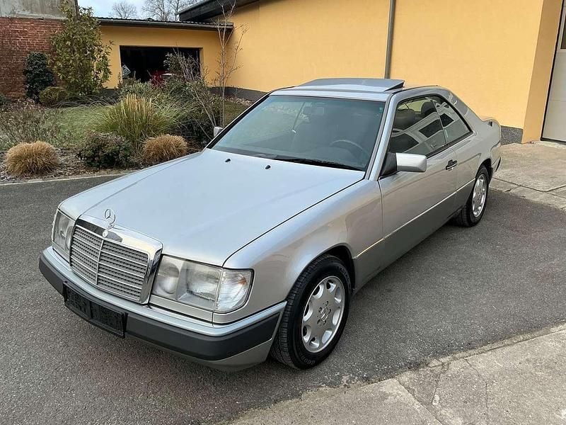 Gebraucht Mercedes 230 132 PS (97 kW) 1991 Silber Coupé