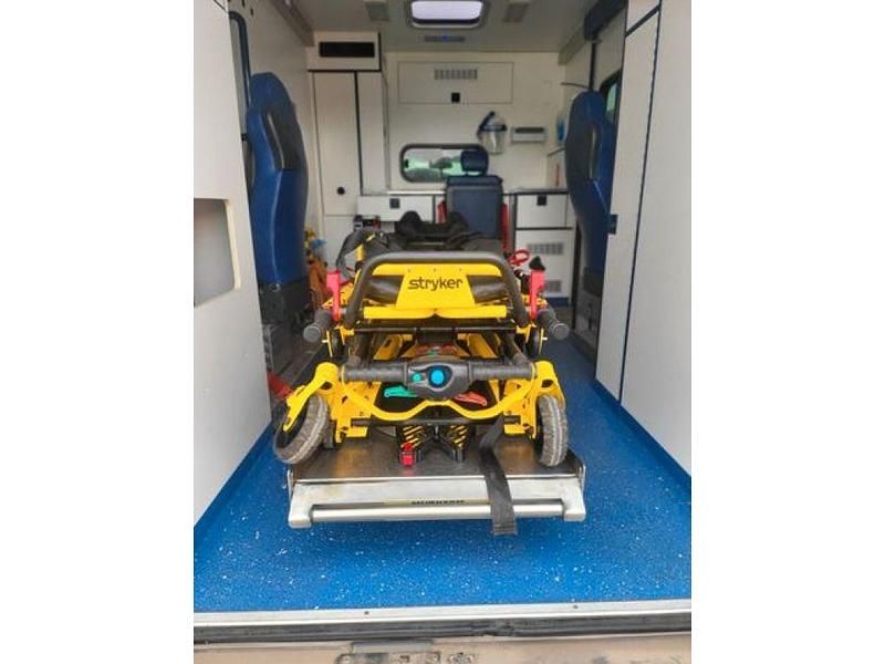 Gebraucht Mercedes Sprinter 163 PS (119 kW) 2011 Schwefelgelb Van