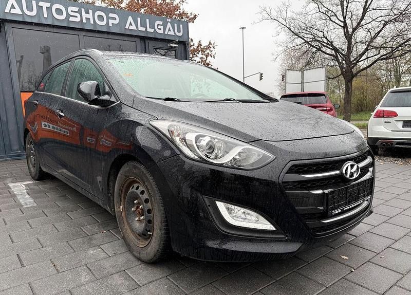 Gebraucht Hyundai i30 Trend 101 PS (74 kW) 2017 Schwarz Kombi