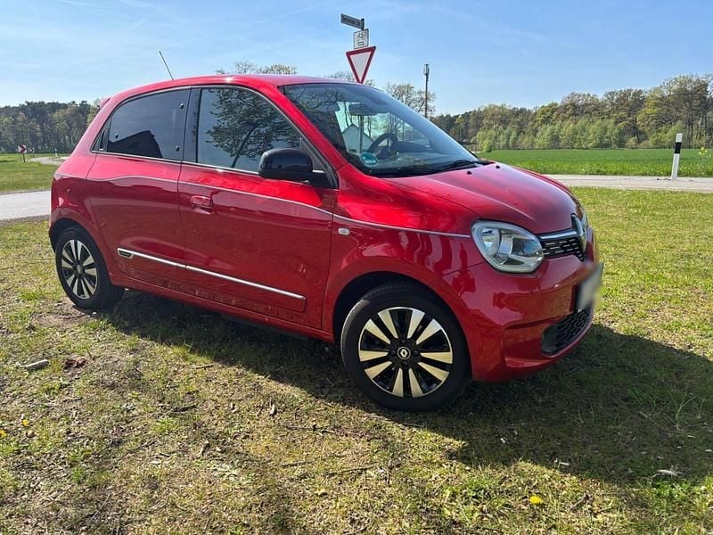 Second-hand Renault Twingo Techno 60 kW (82 CP) 2023 Roșu Hatchback