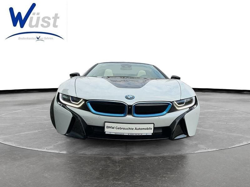 Gebraucht BMW i8 374 PS (275 kW) 2019 Kristallweiss perleff. m. akze Cabrio