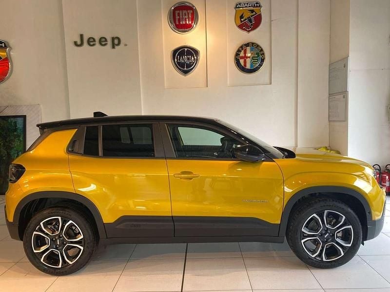 Neu Jeep Avenger Summit 110 PS (80 kW) 2025 Gelb SUV