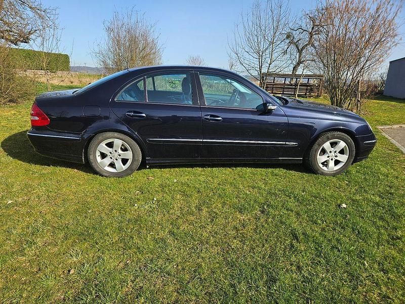 Gebraucht Mercedes E320 224 PS (164 kW) 2003 Blau Limousine