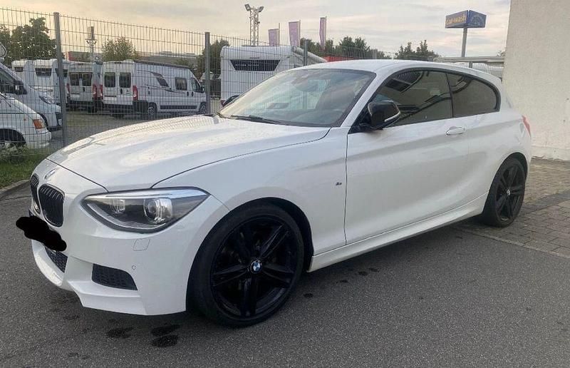 Weiß Gebraucht 2014 BMW 125 M Sport Kleinwagen | 12.500 € (Fairer Preis) - Bild 1/4