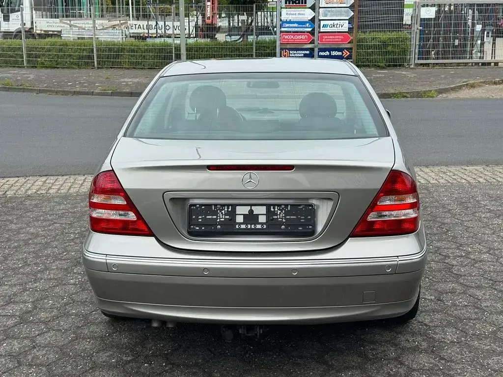 Gebraucht Mercedes 220 Elegance 150 PS (110 kW) 2005 Silber Limousine