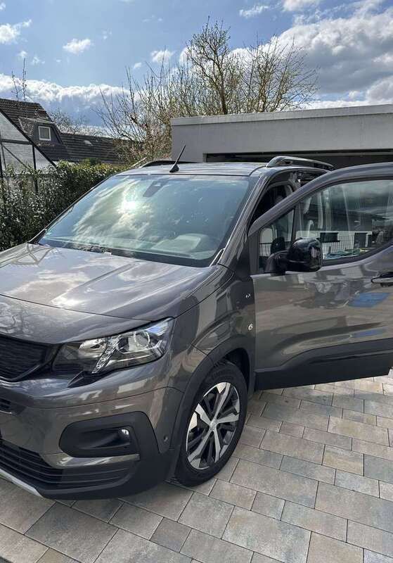 Grau Gebraucht 2023 Peugeot e-Rifter GT Van / Kleinbus | 25.500 € (Fairer Preis) - Bild 1/4