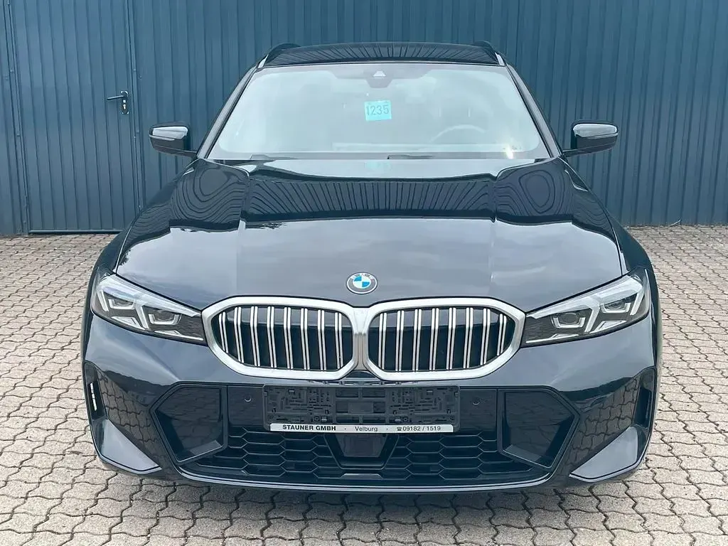 Gebraucht BMW 330 M Sport 245 PS (180 kW) 2025 Schwarz Kombi