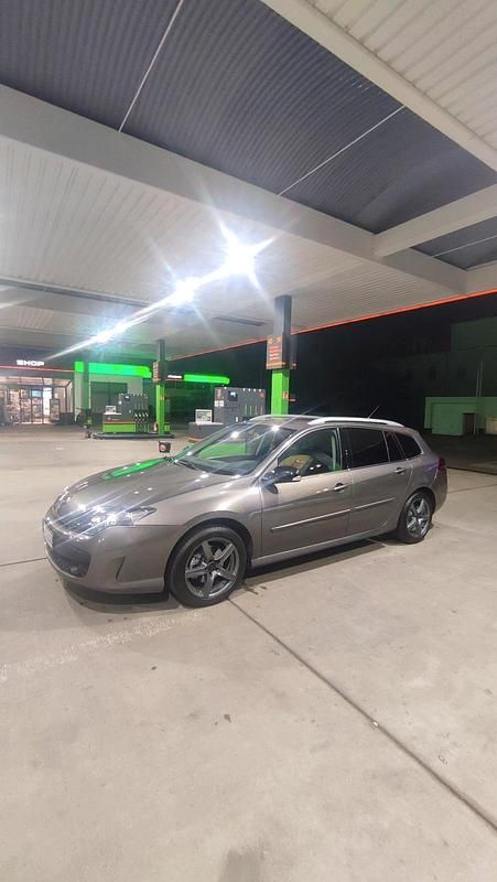 Grau Gebraucht 2010 Renault Laguna III Kombi | 5.200 € (Etwas zu teuer) - Bild 1/4