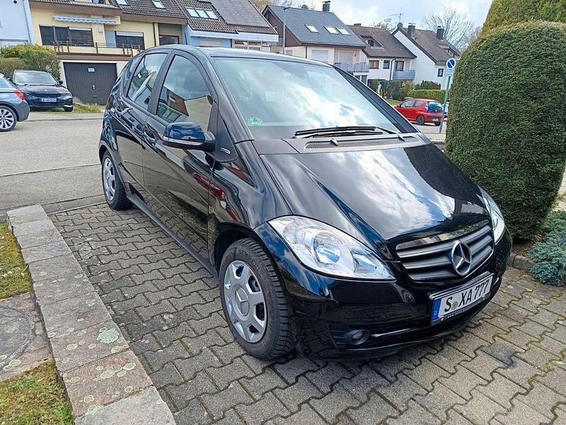 Gebraucht Mercedes A180 Elegance 116 PS (85 kW) 2010 Schwarz Van / Kleinbus