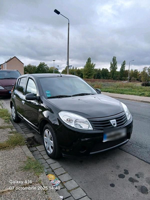Schwarz Gebraucht 2010 Dacia Sandero Kleinwagen | 1.350 € (Fairer Preis) - Bild 1/4