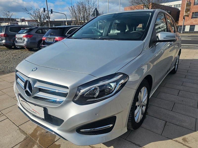 Gebraucht Mercedes B180 122 PS (89 kW) 2014 Silber Van / Kleinbus