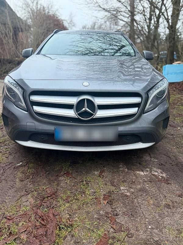 Grau Gebraucht 2014 Mercedes GLA200 SUV | 14.500 € - Bild 1/4