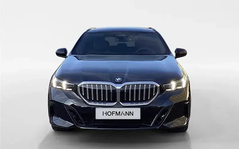 Gebraucht BMW 520 Comfort Edition 197 PS (144 kW) 2025 Schwarz Kombi