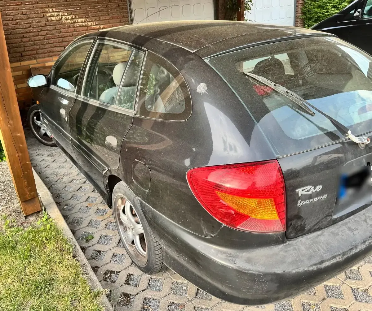 Second-hand Kia Rio 97 CP (71 kW) 2002 Negru Berlinǎ