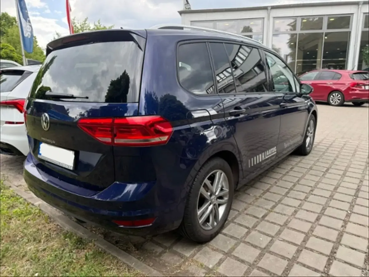 Gebraucht VW Touran Comfortline 150 PS (110 kW) 2019 Atlantik blue metallic Van / Kleinbus