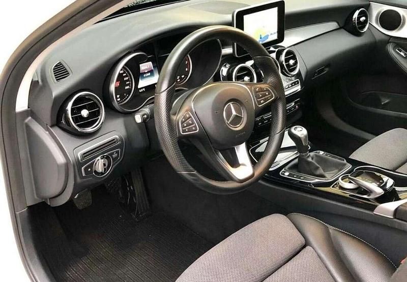 Gebraucht Mercedes C180 156 PS (114 kW) 2015 Weiß Limousine
