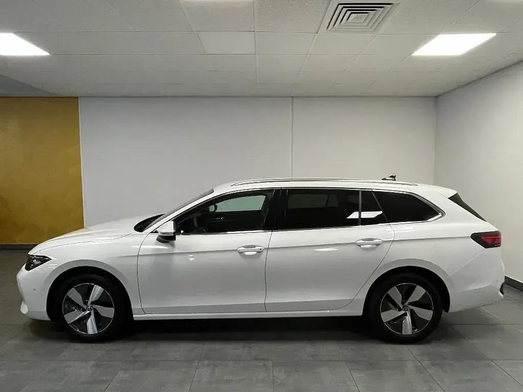Gebraucht VW Passat Business 150 PS (110 kW) 2025 Weiß Limousine