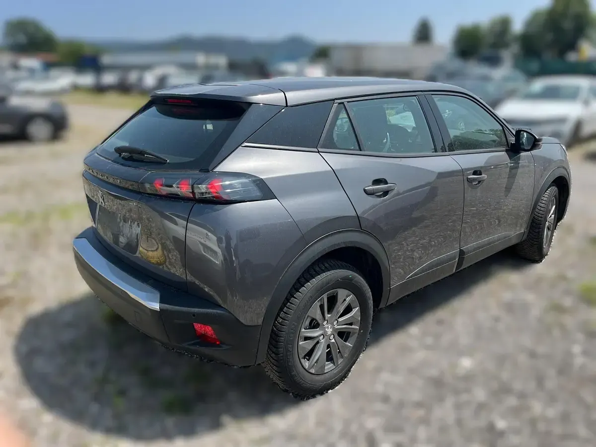 Gebraucht Peugeot 2008 Active 99 PS (72 kW) 2022 Platinum grey SUV