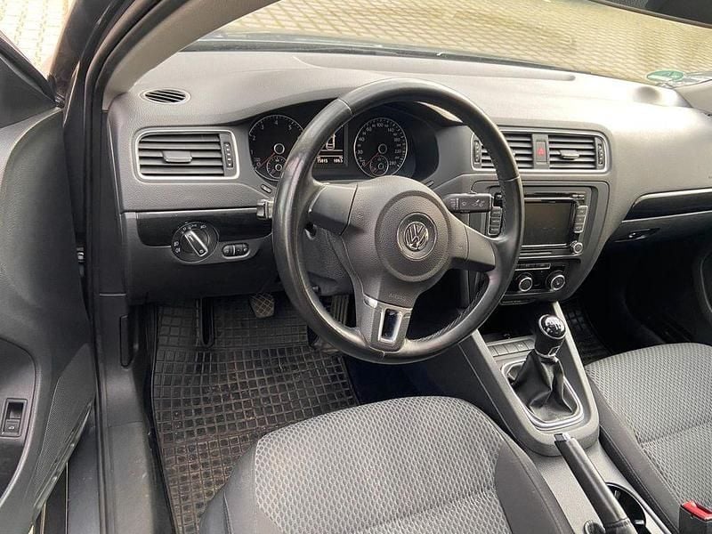 Gebraucht VW Jetta Life 105 PS (77 kW) 2012 Grau Limousine