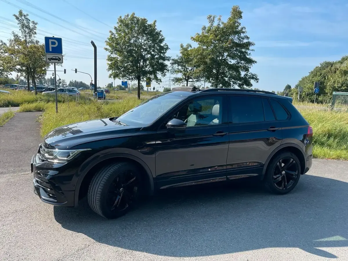 Gebraucht VW Tiguan Black Edition 150 PS (110 kW) 2022 Schwarz SUV