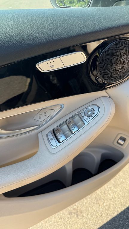Schwarz Gebraucht 2019 Mercedes GLC250 SUV | 24.000 € (Superpreis) - Bild 1/4