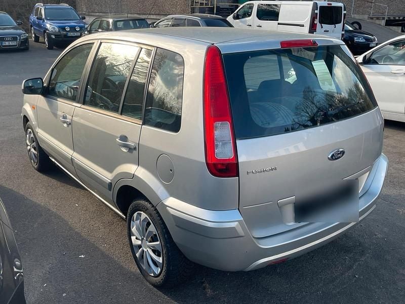 Gebraucht Ford Fusion 80 PS (58 kW) 2010 Grau Kleinwagen