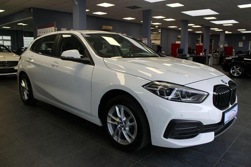 Weiß Gebraucht 2022 BMW 116 Kleinwagen | 19.980 € (Fairer Preis) - Bild 1/4