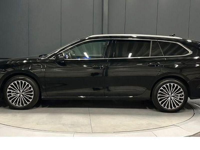 Gebraucht VW Passat Elegance 177 PS (130 kW) 2024 Grenadillschwarz metallic Kombi