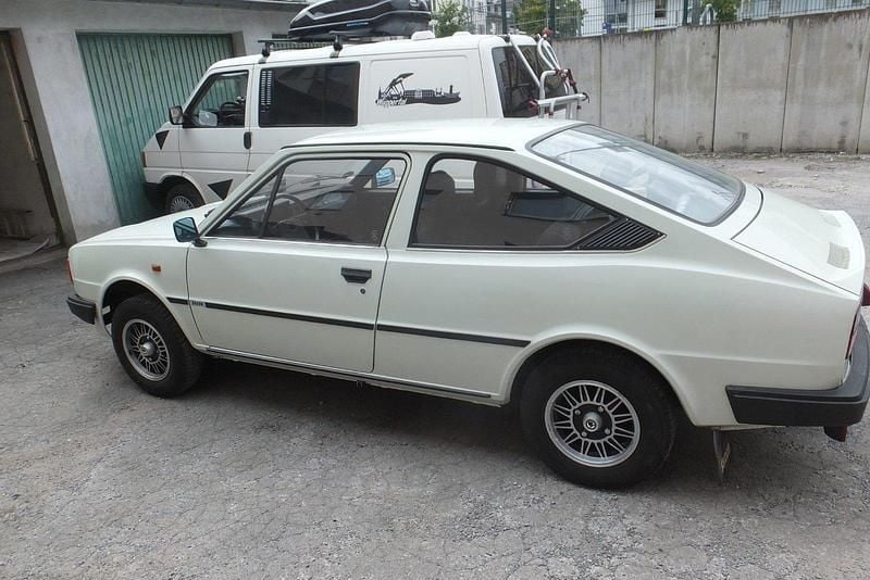 Weiß Gebraucht 1987 Skoda 105 Limousine | 15.900 € - Bild 1/4