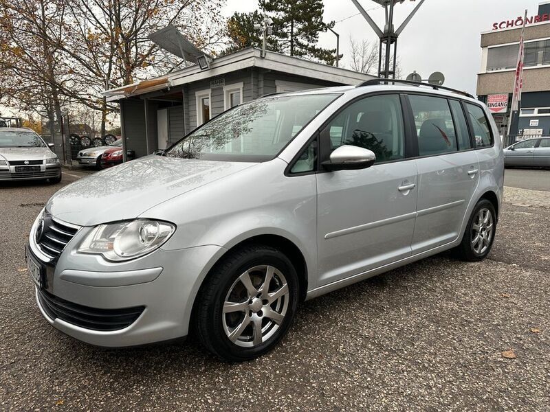 Silber Gebraucht 2010 VW Touran Trendline Van / Kleinbus | 4.450 € (Fairer Preis) - Bild 1/4