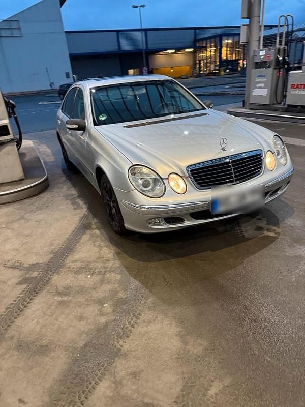 Gebraucht Mercedes E240 177 PS (130 kW) 2003 Grau Limousine
