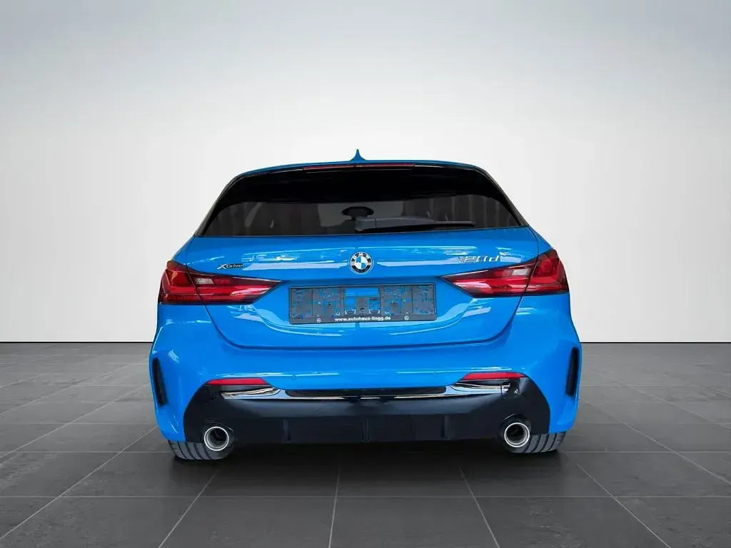 Gebraucht BMW 120 M Sport 190 PS (139 kW) 2023 Misano blau Kleinwagen