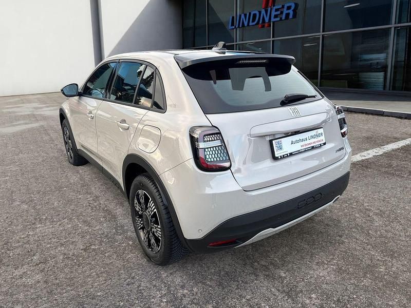 Neu Fiat 600 Business 110 PS (80 kW) 2025 Beige SUV