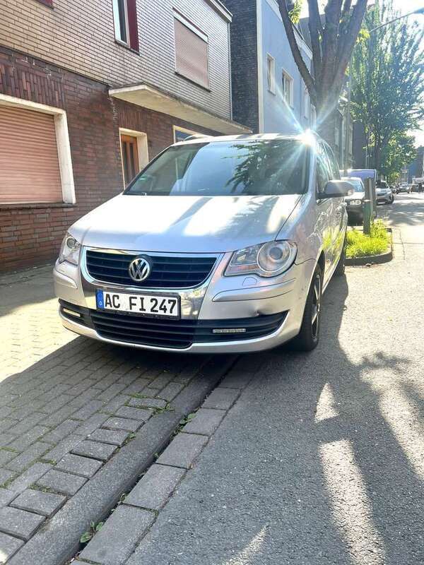 Gebraucht 2008 VW Touran Van / Kleinbus | 2.800 € (Fairer Preis) - Bild 1/4