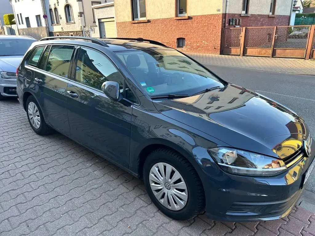 Second-hand VW Golf VII Trendline 116 CP (85 kW) 2018 Gri Break