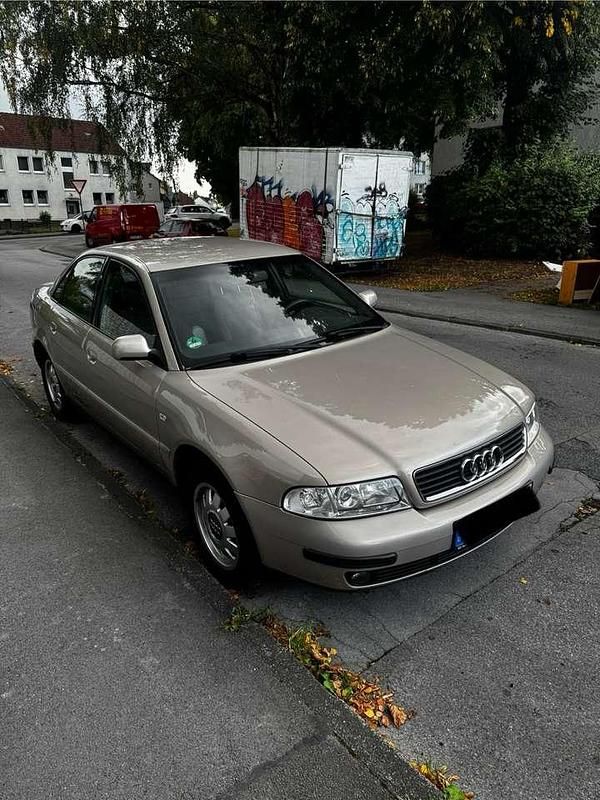 Gebraucht 2000 Audi A4 Limousine | 3.500 € (Etwas zu teuer) - Bild 1/4