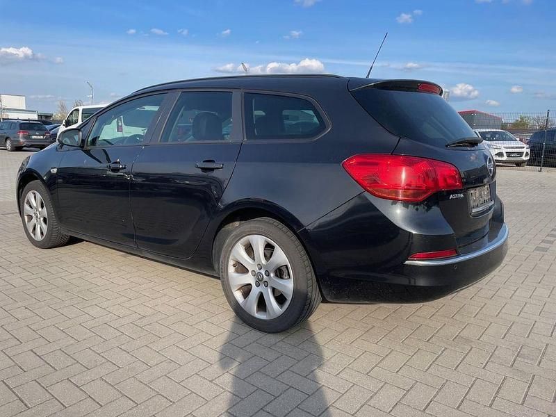 Używany Opel Astra Style 116 KM (85 kW) 2015 Sedan/Limuzyna