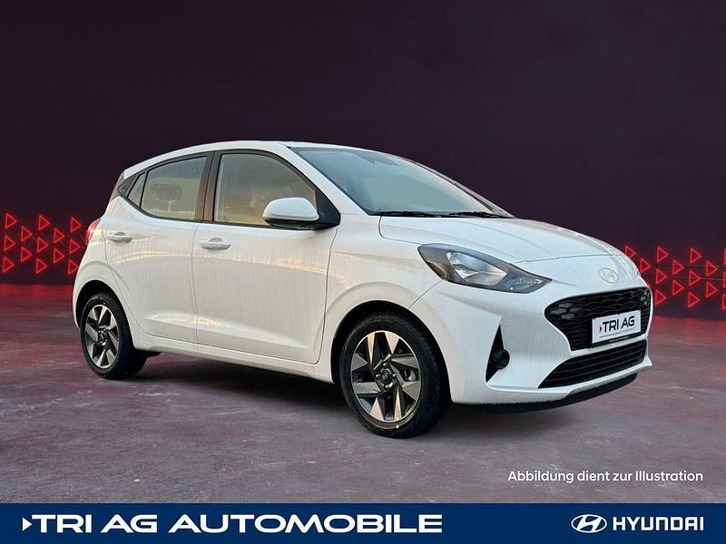 Atlas white / sol Neu 2024 Hyundai i10 Trend Kleinwagen | 15.996 € (Fairer Preis) - Bild 1/4