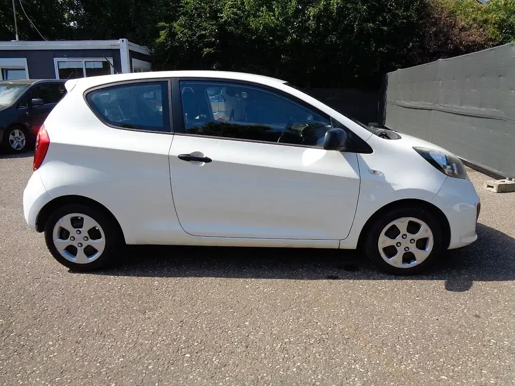 Gebraucht Kia Picanto Attract 69 PS (50 kW) 2012 Weiß Kleinwagen