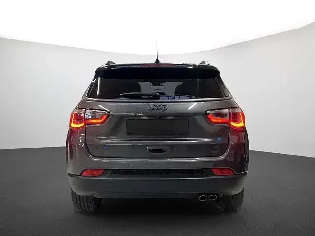 Gebraucht Jeep Compass 241 PS (177 kW) 2021 Granite crystal met. clear coat SUV