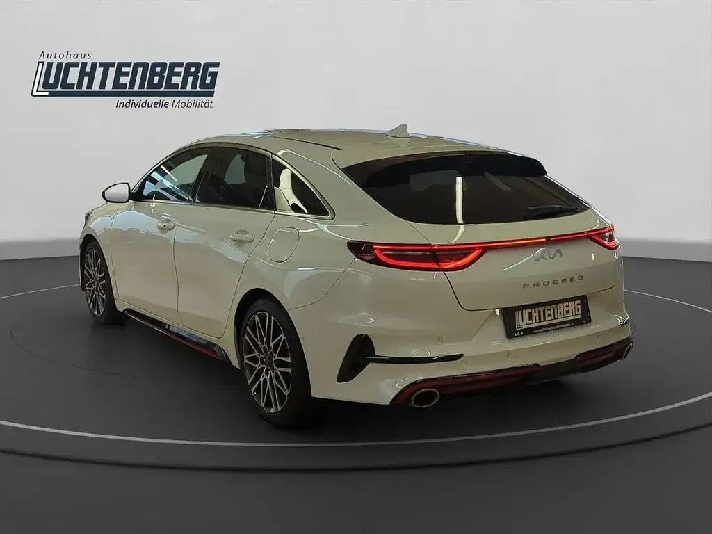 Gebraucht Kia ProCeed GT 204 PS (150 kW) 2024 Weiß Kombi