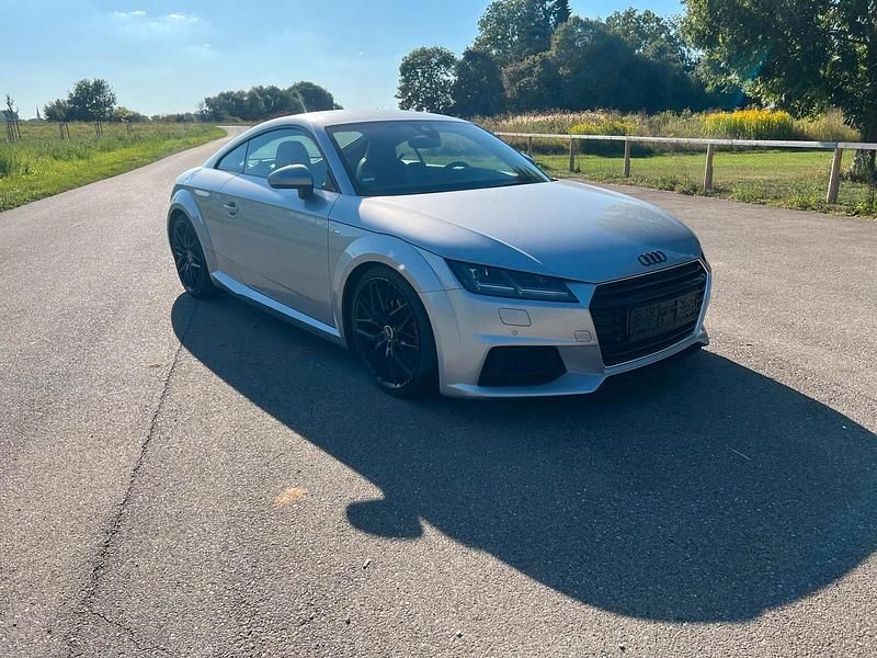 Silber Gebraucht 2015 Audi TT Coupé | 17.900 € (Fairer Preis) - Bild 1/4